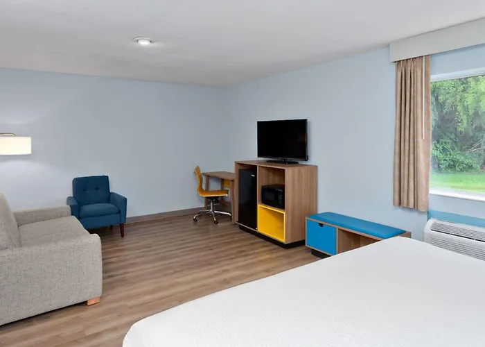 Days Inn & Suites By Wyndham Siler City
