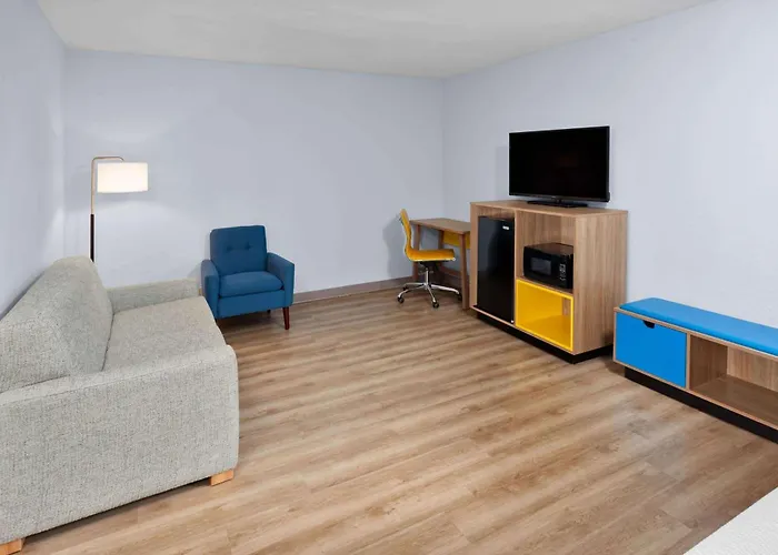 Days Inn & Suites By Wyndham Siler City
