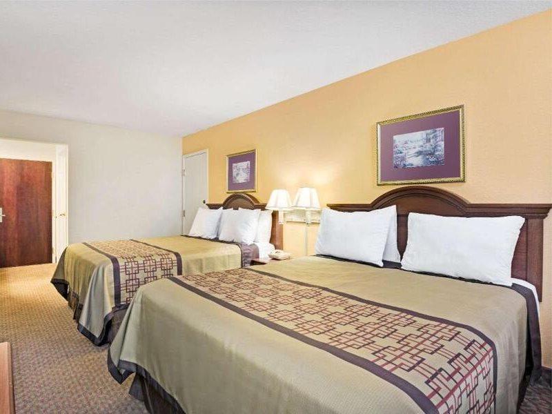 Days & By Wyndham Siler Hotel Siler City