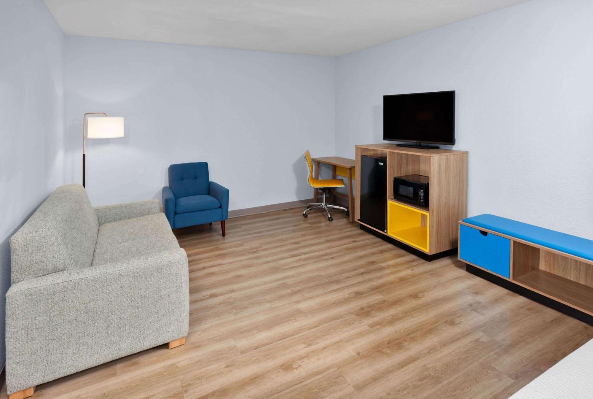 Days & By Wyndham Siler Hotel 2*