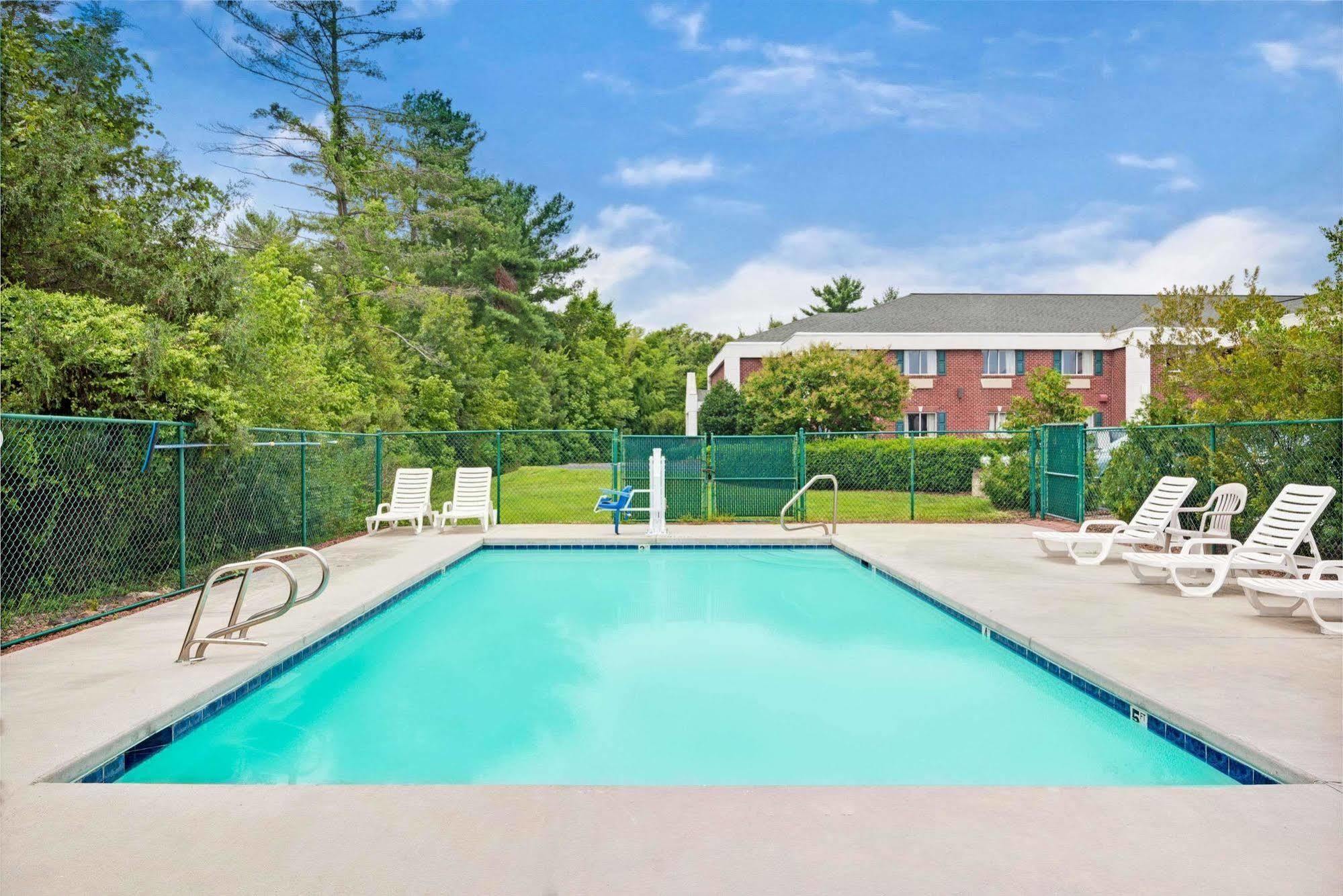 Days & By Wyndham Siler Hotel Siler City
