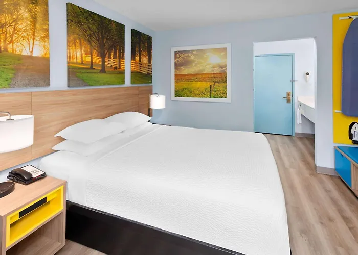 Days Inn & Suites By Wyndham Siler City